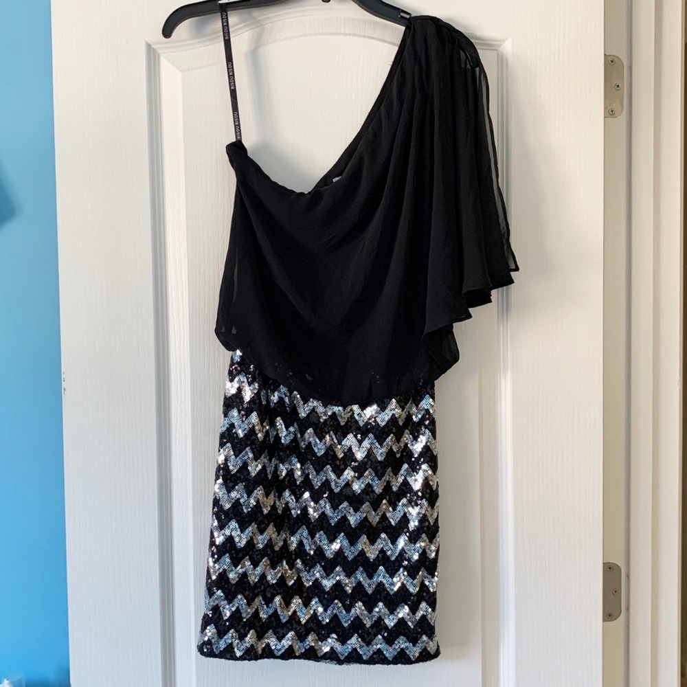 Bisou bisou one should dress chevron sequins